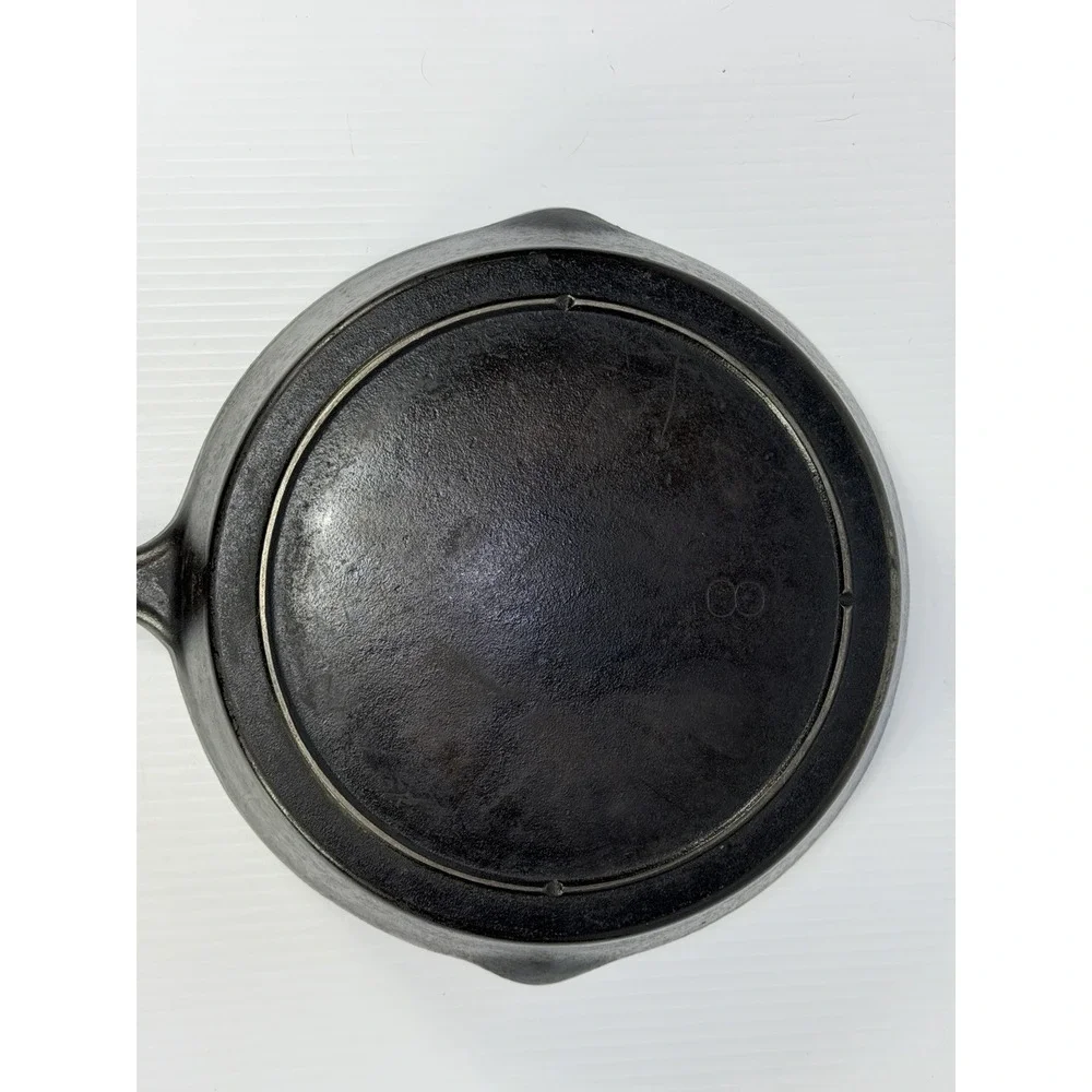 Vintage #8 Unmarked Lodge Cast Iron Skillet 3 Notch‎ Heat Ring Restored Seasoned